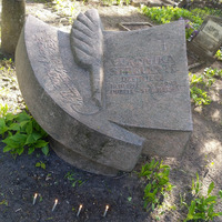 Veronikas Strēlertes kapa piemineklis